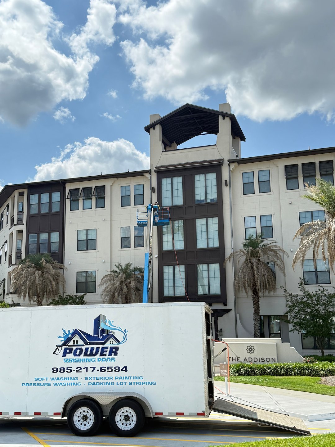 Soft Washing on this commercial property in Baton Rouge, LA!